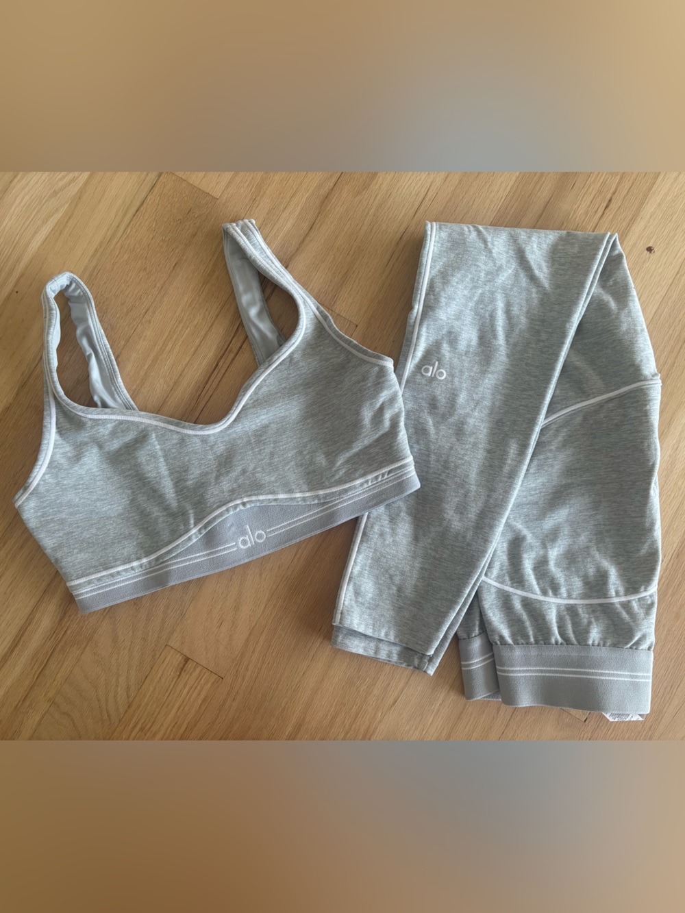 Alo Yoga Alosoft Heart Throb Set